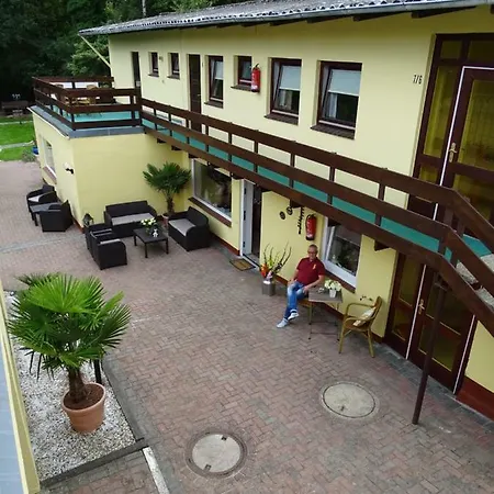 Gaestehaus Schwentineblick ゲストハウス 3*